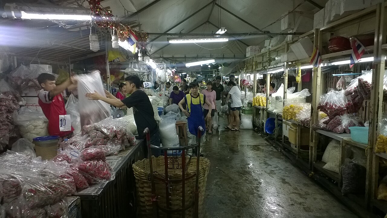 Pak Khlong Talat (Flower Market). Photo by Ovedc (CC BY-SA 4.0)