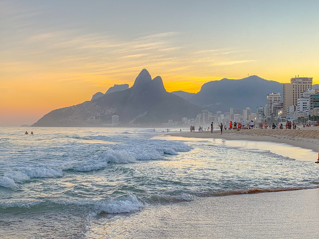 Ipanema Beach. Photo by Cesvieira (CC BY-SA 4.0)