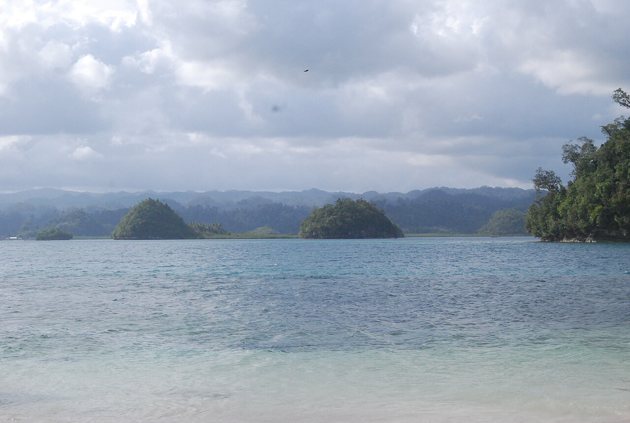 Britania Group of Islands. Photo by Raissa QD (CC BY 2.0)