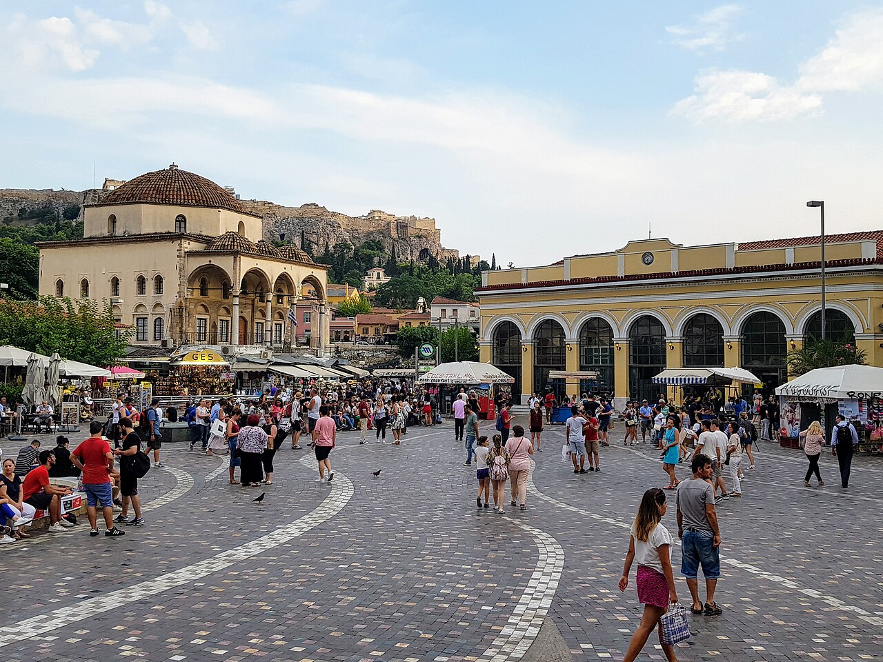 Monastiraki Square. Photo by Maksym Kozlenko (CC BY-SA 4.0)