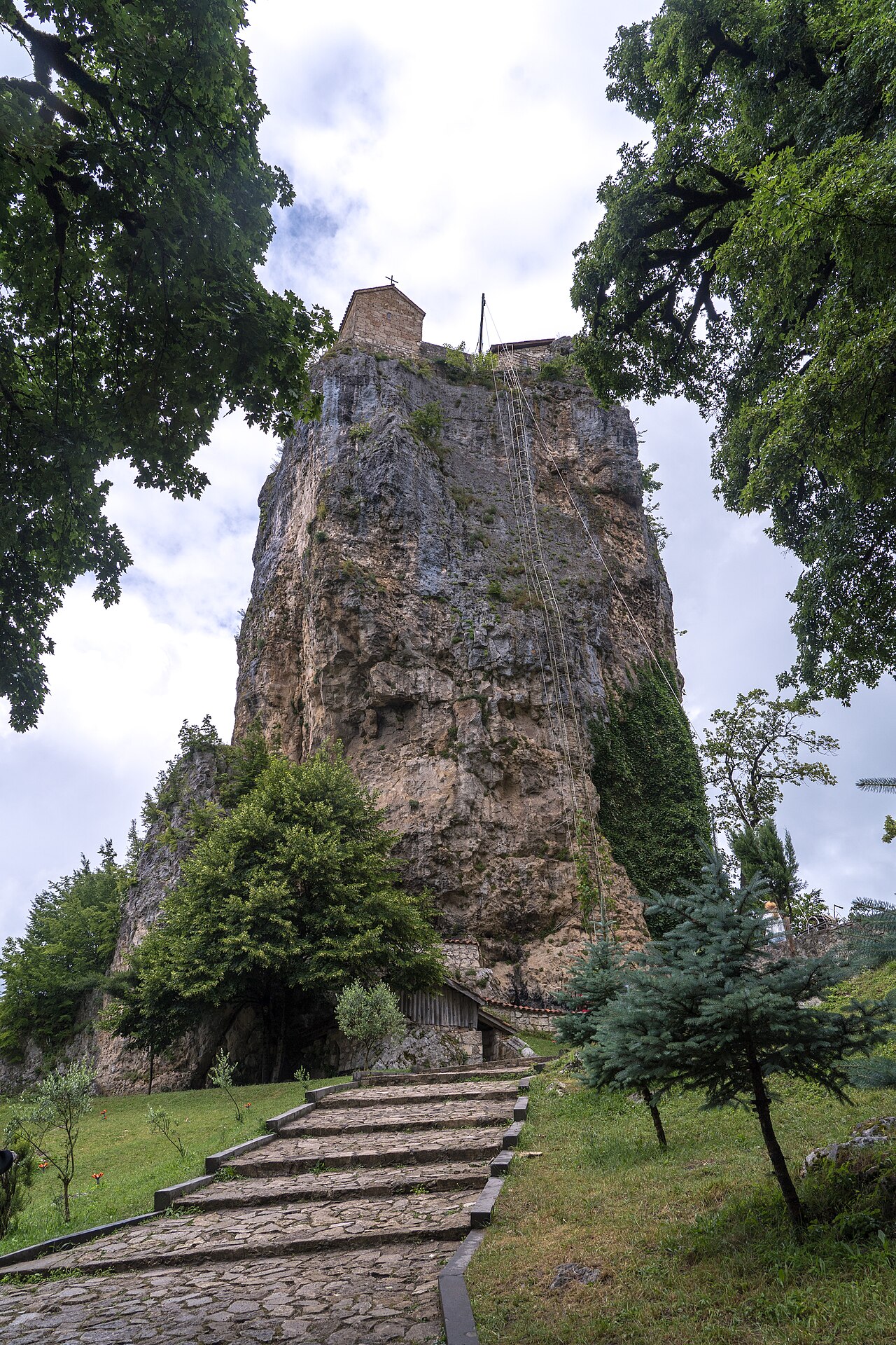 Katskhi Pillar. Photo by Alexkom000 (CC BY 4.0)