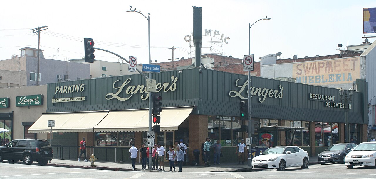 Langer's Delicatessen. Photo by Josh Lim (Sky Harbor) (CC BY-SA 4.0)
