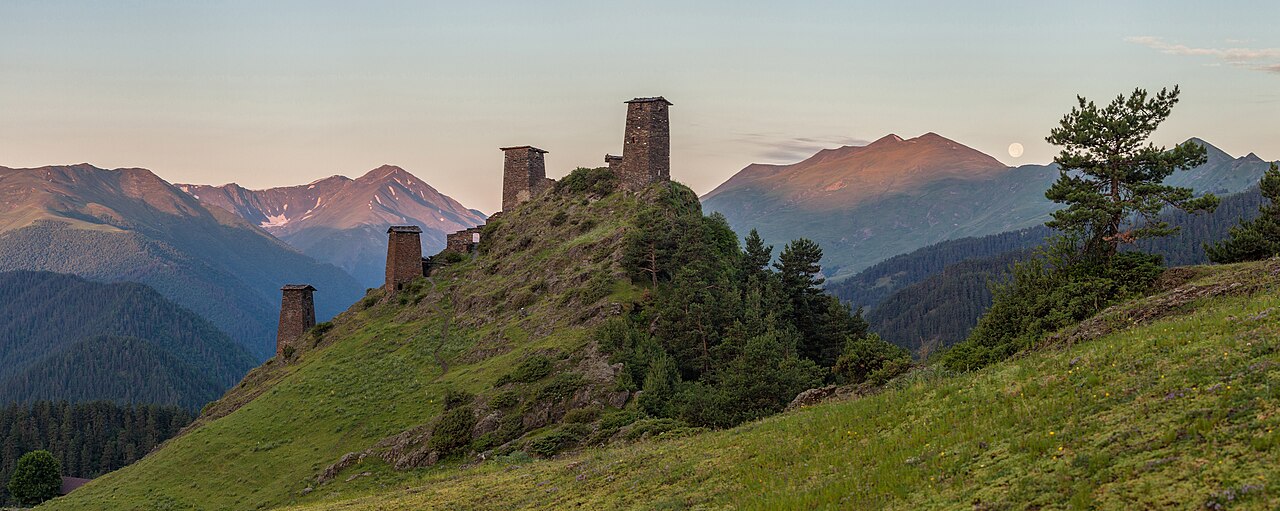 Keselo Towers, Upper Omalo. Photo by Moahim (CC BY-SA 4.0)